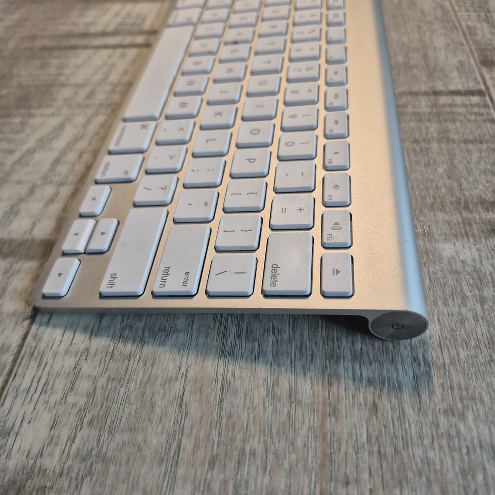Apple A1314 Bluetooth Wireless Magic Keyboard | Tested & Working - Picture 6 of 8